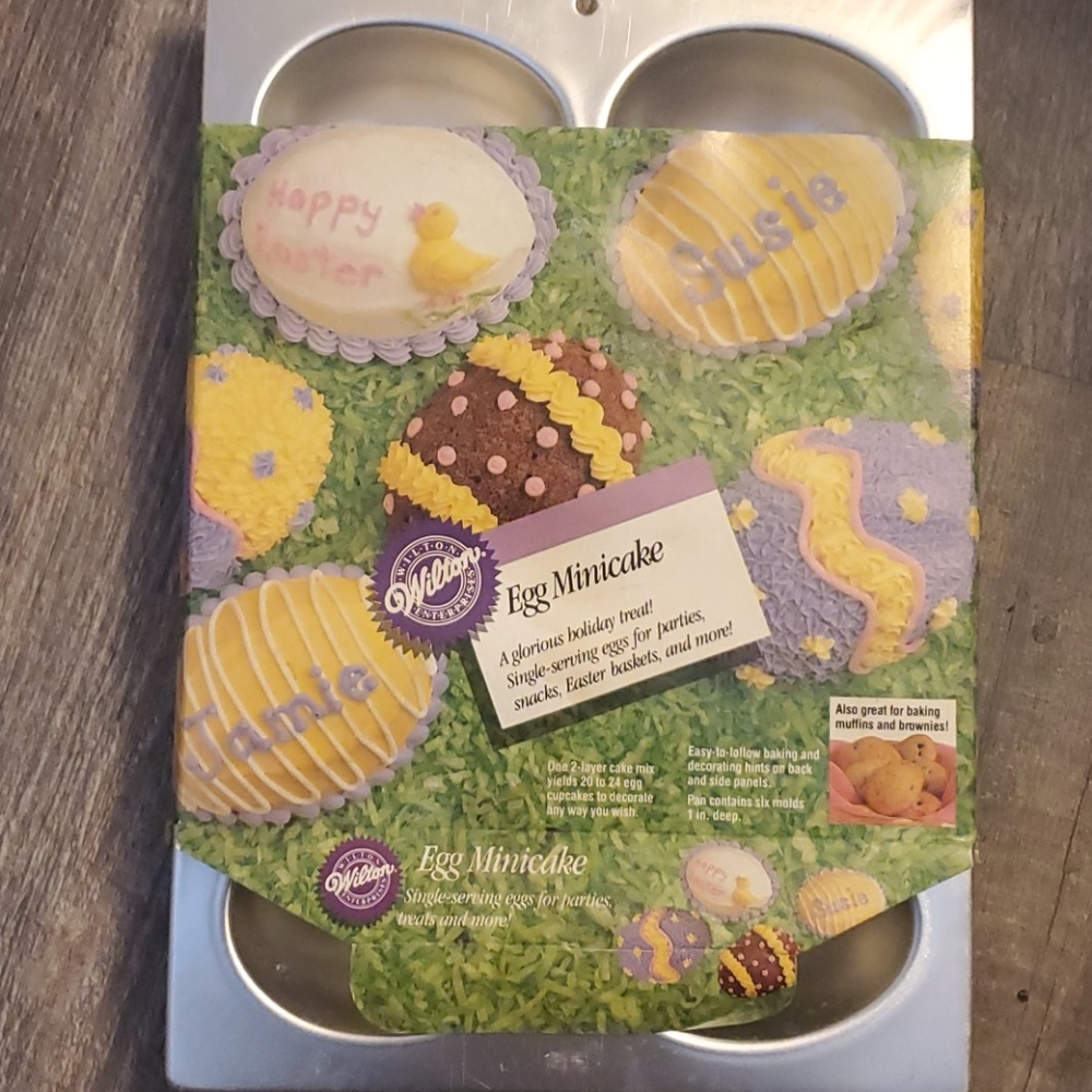 Wilton Skull & easter egg cake pan & cookie sticks - Picture 2 of 10